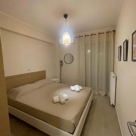 Menelaou's Balcony Apartment *